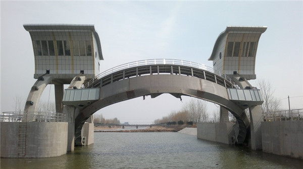 液压升降坝
